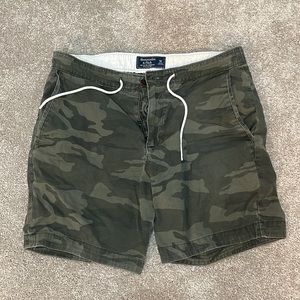 Men's olive green Camo shorts